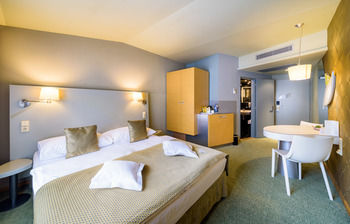 Classic Double or Twin Room (with Extra Bed)